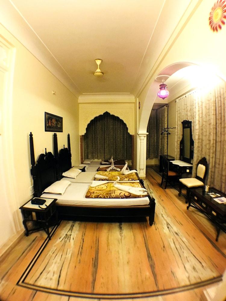 Krishna Palace - A Heritage 3*